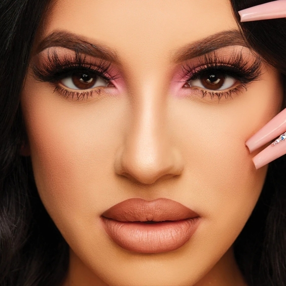 Murillo Twins X Beauty Creations Briana Eyeshadow Palette **NEW - Picture 3 of 4